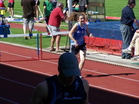 Maud qui termine son premier 320mHaies