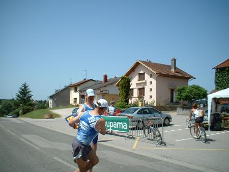 A D�d� de montrer qu'il � toujours les m�me jambes que celles de ses 20ans