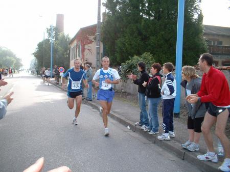 Jean Pierre avec � noter un de ses fan en rouge