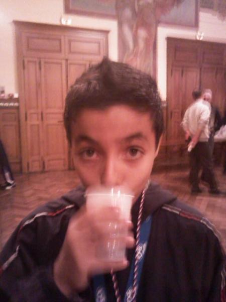 L'assembl�e g�n�rale du club c'est bien : on peut boire un verre..